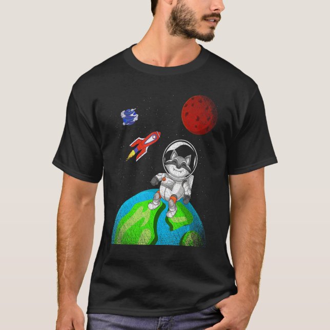 Earth Space Forest Animal Rocket Astronaut Raccoon T Shirt (Framsida)