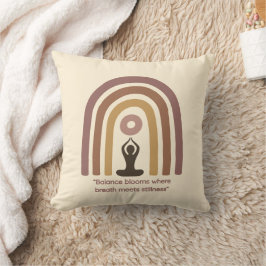 Earth-Toned Mindfulness Rainbow Yoga Design Kudde