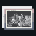 Earthy Boho Modern Abstrakt Rand Hanukkah Photo Julkort<br><div class="desc">Den här moderna designen har abstrakt organiska rand-former i en vacker jordtonpalett med dammig lila,  grått och krämer,  personlig med ditt namn och din bild. Kan användas för alla Julhälsningar,  anpassa bara texten.</div>