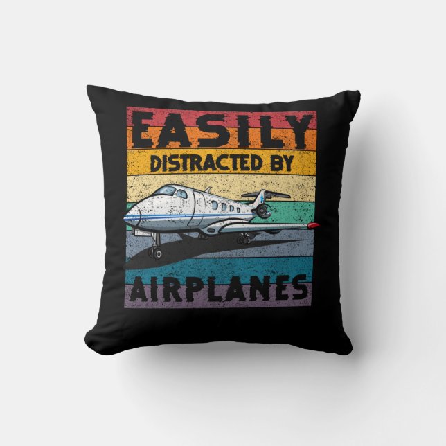 Easily Distracted By Airplanes Pilot Gifts Funny A Kudde (Framsida)