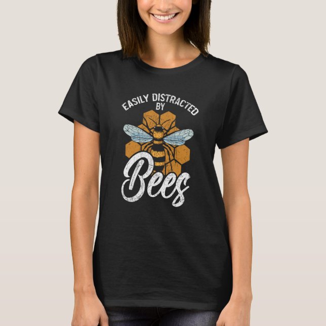 Easily Distracted By Bees Beekeeper Apiarist Honey T Shirt (Framsida)