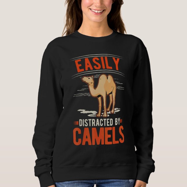 Easily distracted by Camels T Shirt (Framsida)
