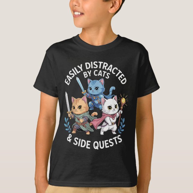 Easily Distracted By Cats &amp; Side Quests Funny  T Shirt (Framsida)