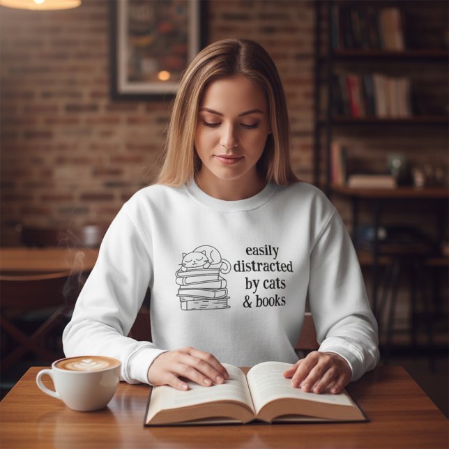 Easily Distracted by Cats and Books Coquette Art T Shirt (Skapare uppladdad)
