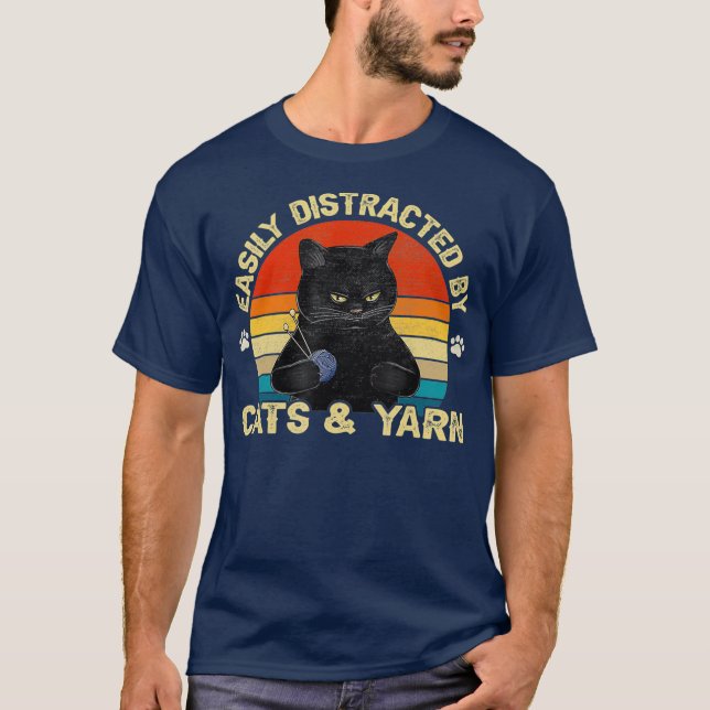 Easily Distracted By Cats And Yarn Cats Lover T Shirt (Framsida)