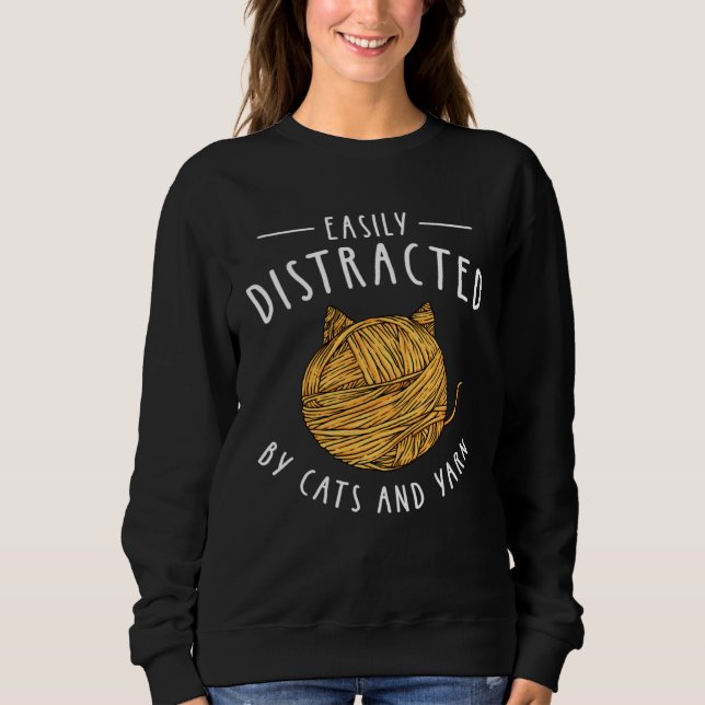 Easily Distracted By Cats and Yarn Quilters Croche T Shirt (Framsida)