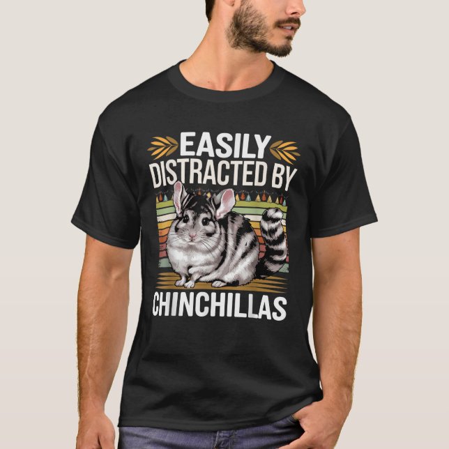 Easily Distracted by Chinchillas Funny Chinchillas T Shirt (Framsida)