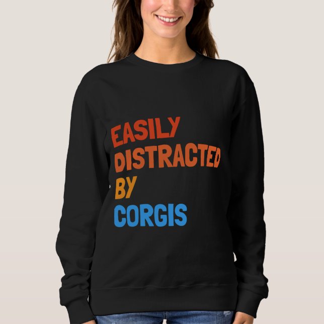 Easily Distracted By Corgis Funny Dog T Shirt (Framsida)