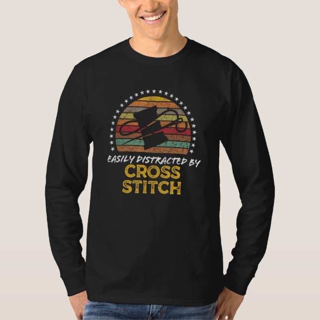 Easily Distracted By Cross Stitch Saying Quote Gra T Shirt (Framsida)