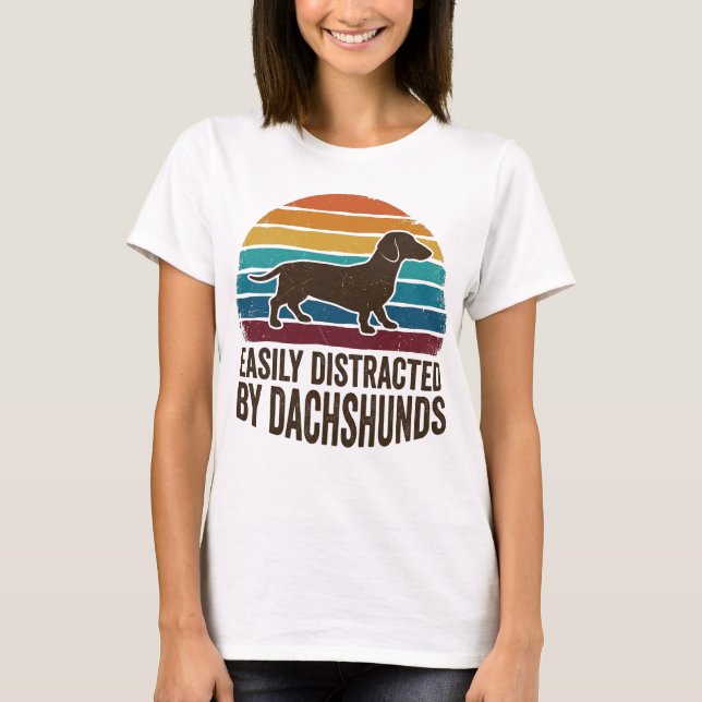 Easily Distracted By Dachshunds Retro Sunset Funny T Shirt (Framsida)
