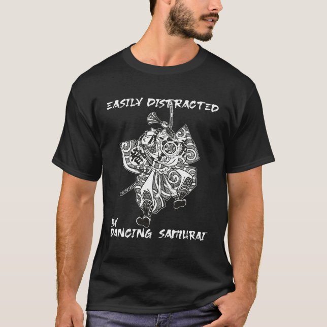 Easily Distracted by dancing Samurai Japanese Guy  T Shirt (Framsida)