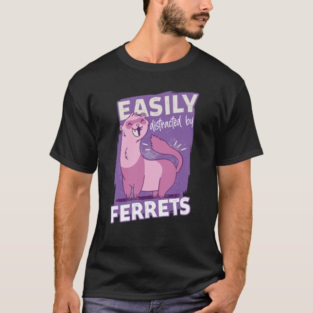 Easily Distracted By Ferrets Animal Ferret T Shirt (Framsida)