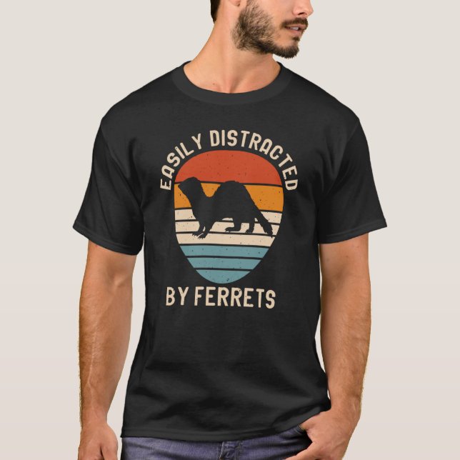Easily Distracted by Ferrets for Ferret and Owners T Shirt (Framsida)