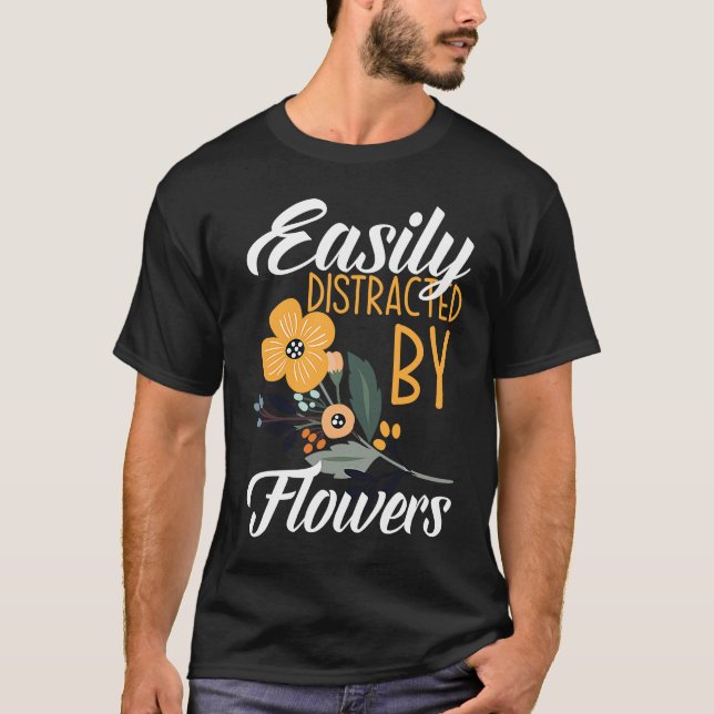 Easily Distracted By Flowers  Floral Designer Flor T Shirt (Framsida)