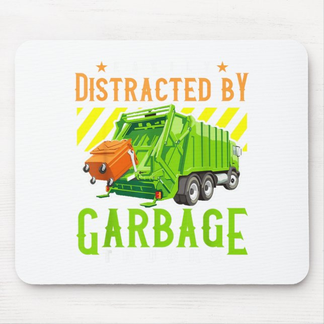 Easily Distracted By Garbage Trucks Funny Truck Lo Musmatta (Framsidan)