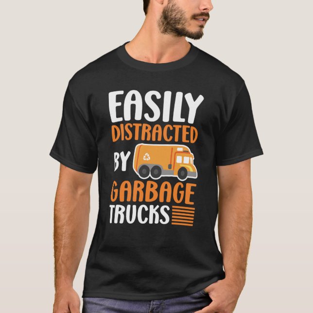 Easily Distracted by Garbage Trucks Trash Collecto T Shirt (Framsida)