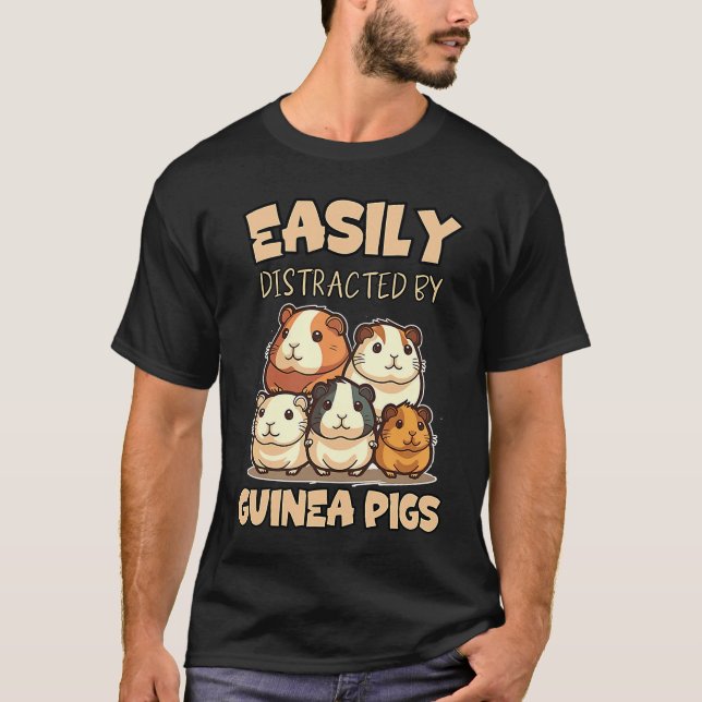 Easily Distracted By Guinea Pigs Joke T Shirt (Framsida)