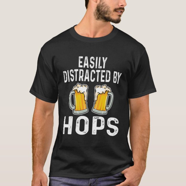 Easily Distracted By Hops  Beer  Drinker Home Brew T Shirt (Framsida)