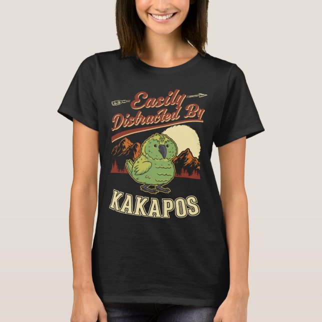 Easily distracted by Kakapos Night Parrot Kakapo T Shirt (Framsida)