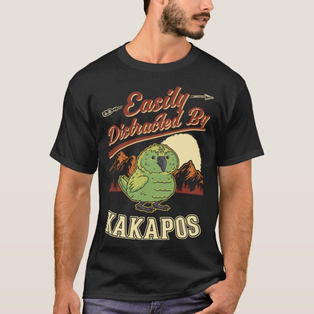 Easily distracted by Kakapos Night Parrot Kakapo T Shirt (Framsida)