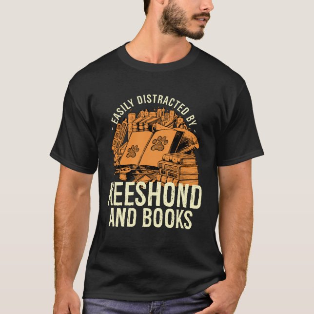 Easily Distracted By Keeshond And Books German Spi T Shirt (Framsida)