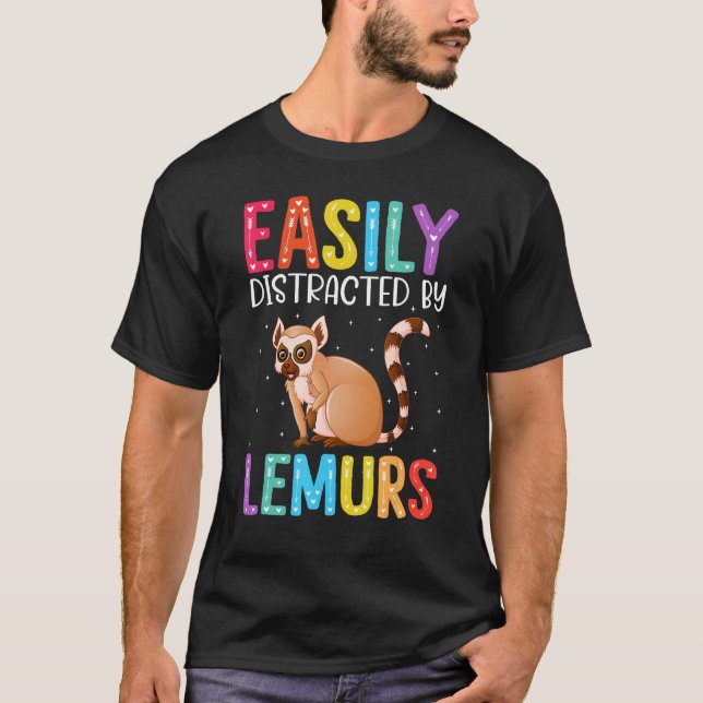 Easily Distracted By Lemurs  Lemur T Shirt (Framsida)