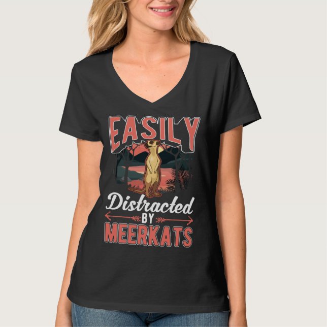 Easily distracted by Meerkats T Shirt (Framsida)