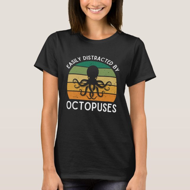 Easily Distracted By Octopuses Retro Octopus Ocean T Shirt (Framsida)