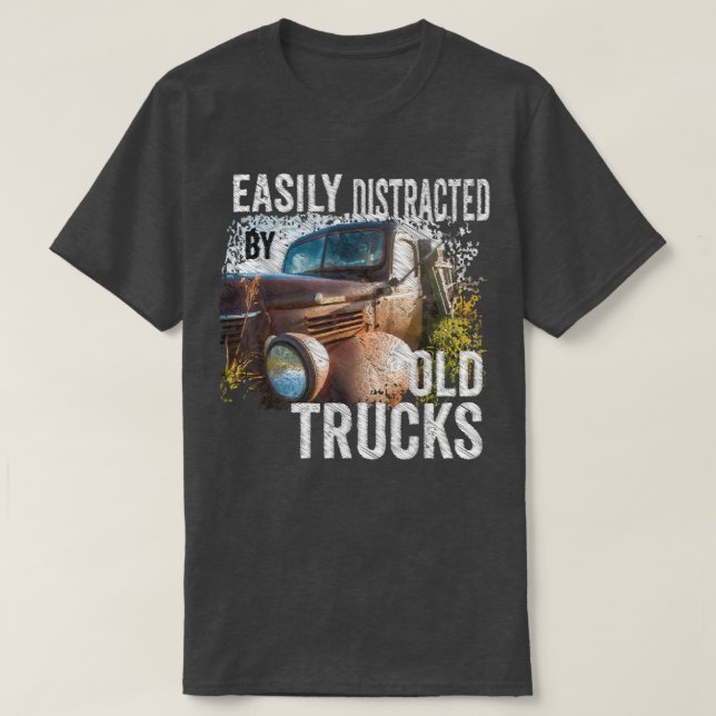Easily Distracted By Old Pickup Trucks Classic Car T Shirt (Design framsida)