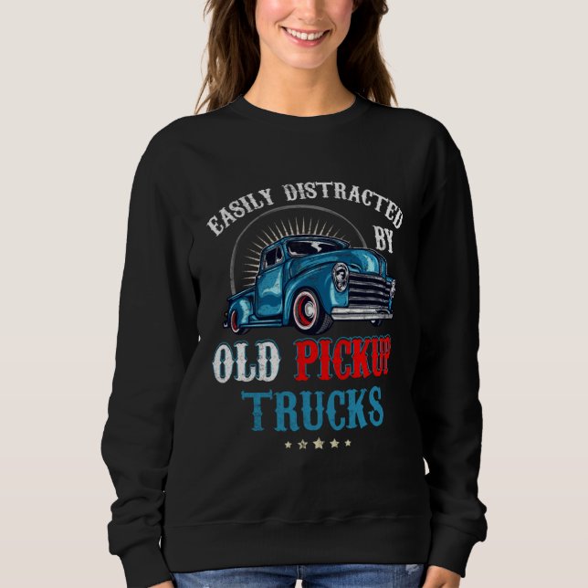 Easily Distracted by Old Pickup Trucks Quote Truck T Shirt (Framsida)