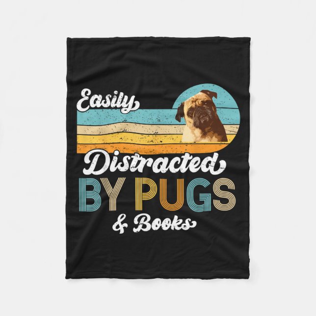 Easily Distracted By Pugs &amp; Books Dog Pets Lov Fleecefilt (Framsidan)