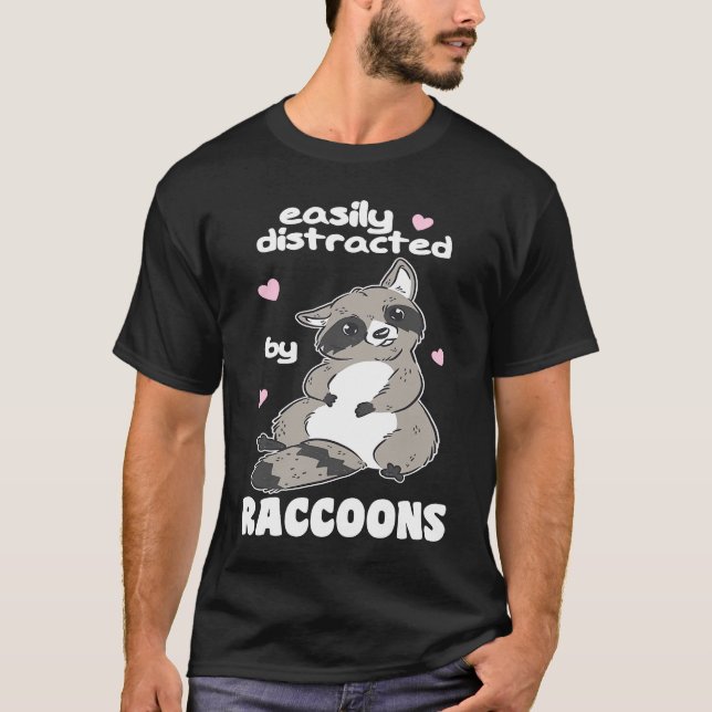 Easily Distracted By Raccoons Cute Raccoon T Shirt (Framsida)