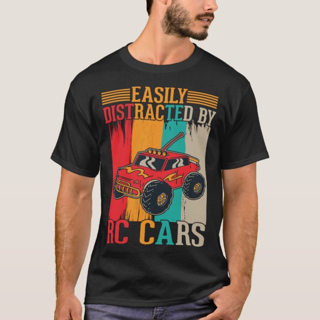 Easily distracted by RC Cars T Shirt (Framsida)