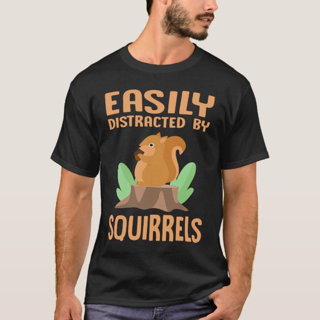 Easily Distracted by Squirrels  Squirrel  Outdoor T Shirt (Framsida)