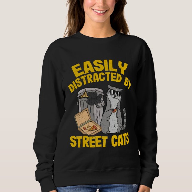 Easily Distracted By Street Cats Raccoon  4 T Shirt (Framsida)