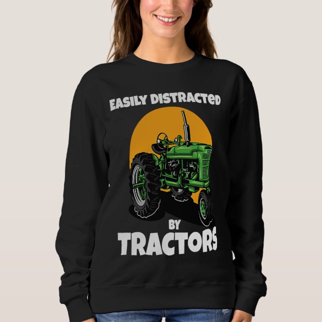 Easily Distracted By Tractors Funny Farmer Quote T Shirt (Framsida)
