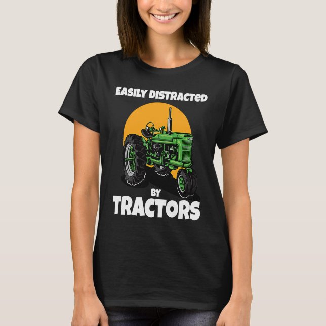 Easily Distracted By Tractors Funny Farmer Quote T Shirt (Framsida)