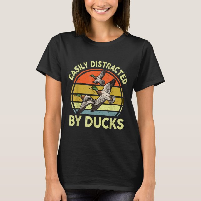 Easily Distracted Duck Hunting Gift Dad Hunter Son T Shirt (Framsida)