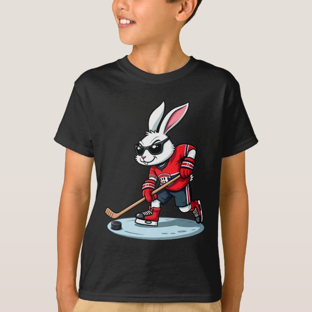 Easter Bunny Playing Hockey  T Shirt (Framsida)
