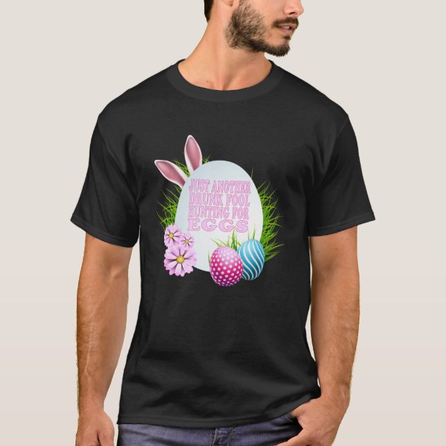 EASTER JUST ANOTHER DRUNK FOOL HUNTING FOR EGGS T SHIRT (Framsida)