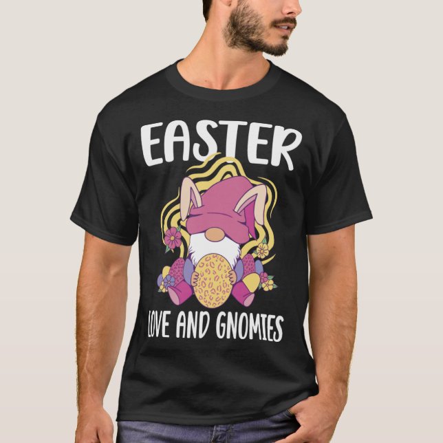 Easter Love and Gnomies  easter easters day T Shirt (Framsida)