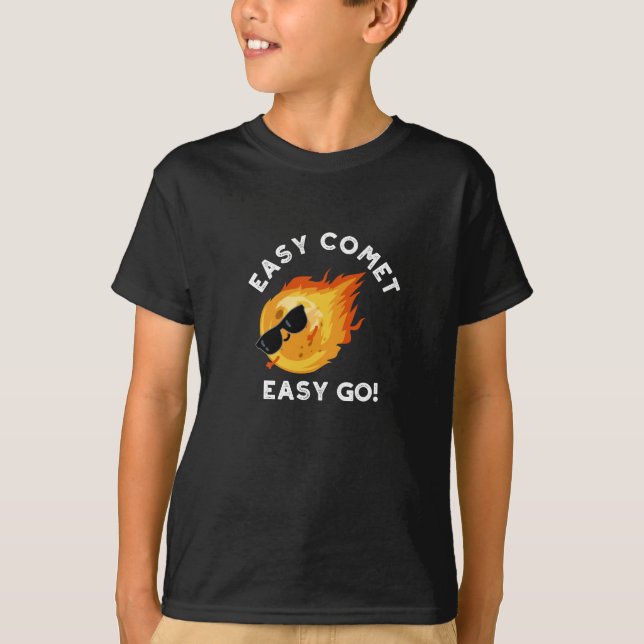 Easy Comet Easy Go Funny Astronomy Pun Mörk BG T Shirt (Framsida)