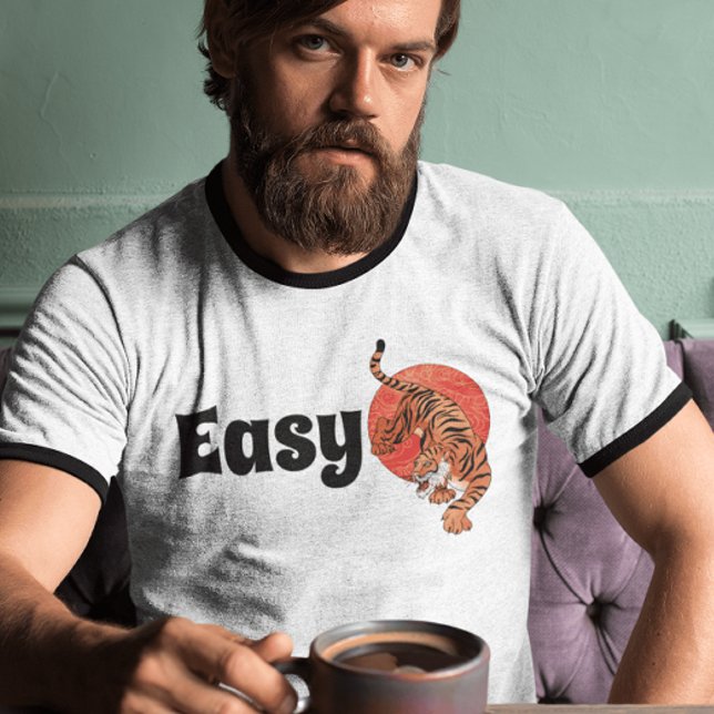 "Easy Tiger" Rolig T-Shirt med Typsnitt – Djärv De (Skapare uppladdad)