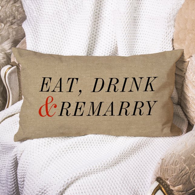 Eat, dryck och finfördelad citat lumbarkudde (A fun conversational lumbar pillow that's a great choice for the divorced.)