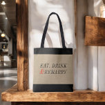 Eat, dryck och finfördelad citat tygkasse<br><div class="desc">Ett lustigt citat för den nyligen frånskilda eller kryddade maken eller makan på en andra,  tredje,  fjärde eller fler giftermål. Utformningen har ett skarpt typsnitt över en överlappande texturerad bakgrund med svarta kantlinjer längs överkanten och grund.</div>