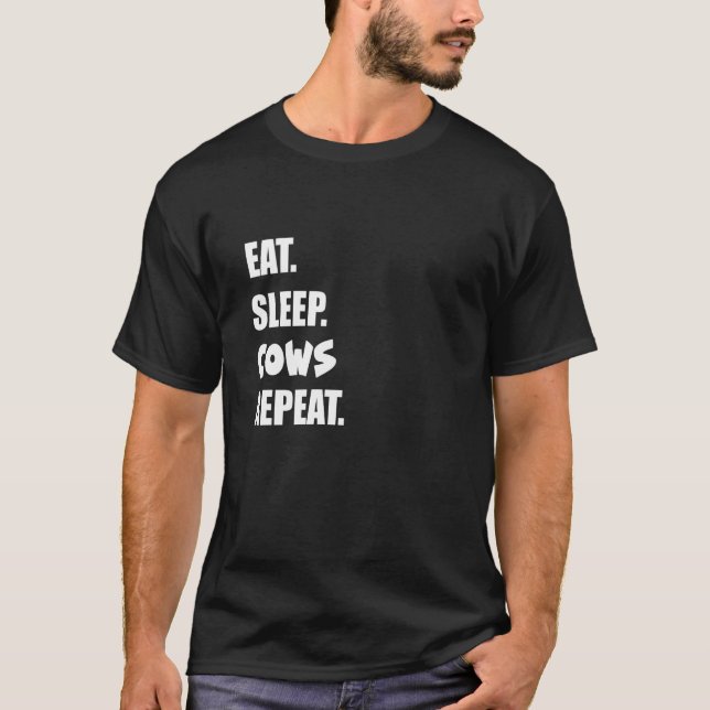 Eat Sleep Cows Repeat  2 T Shirt (Framsida)