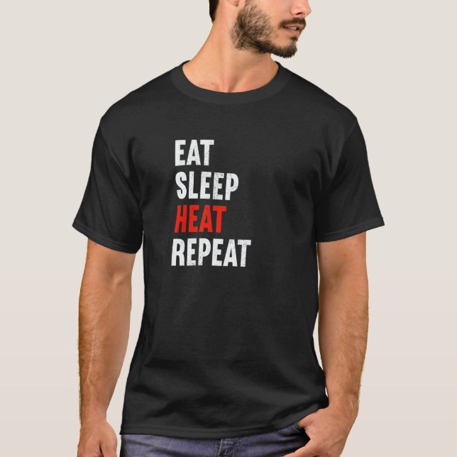 Eat Sleep Heat Repeat Heating Engineer Plumber Pip T Shirt (Framsida)
