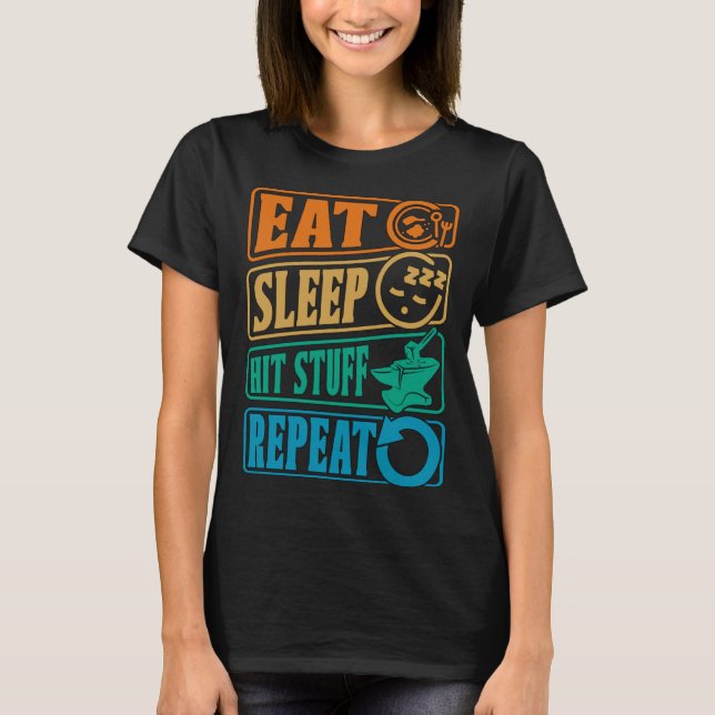 Eat Sleep Hit Stuff Repeat Retro Blacksmith Anvil  T Shirt (Framsida)