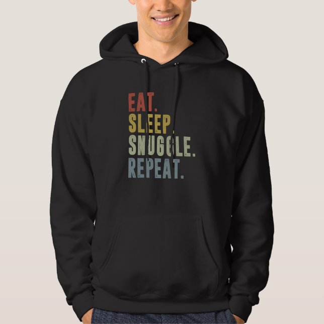 Eat Sleep Snuggle Repeat Snuggling Hoodie (Framsida)