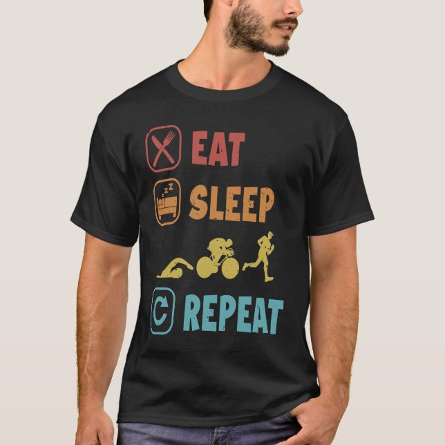 Eat Sleep Swim Ride Run Repeat Triathlete Training T Shirt (Framsida)